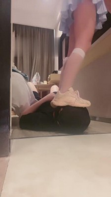 图片[8]-【桃子老师】运动鞋白丝全体重踩踏 bf15615-绳艺资料库