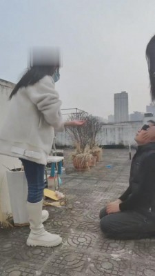 图片[3]-【最抗揍的是我吗】阳台被精神小妹虐打 bf6746-绳艺资料库
