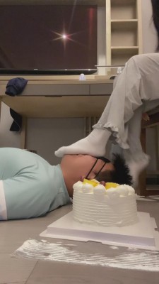 图片[4]-【不知名美女】鞋底脚底喂食/强迫喝圣水 bf10280-绳艺资料库