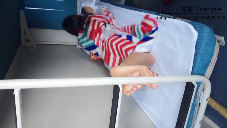 图片[5]-艾丝女王-火车卧铺上的丝足高跟展示-绳艺资料库