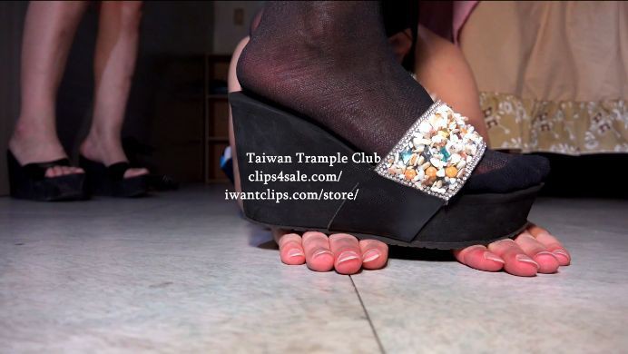 图片[9]-【Taiwan Trample Club】三熟女少妇高跟骚摇踩踏（多机位多镜头）少妇黑丝高跟-绳艺资料库