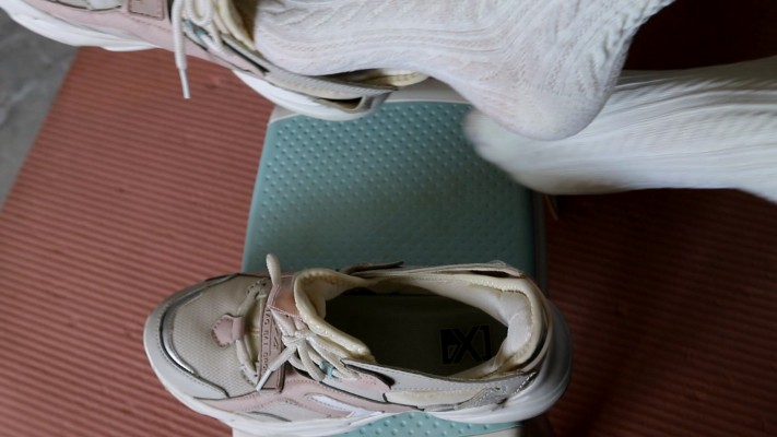 图片[7]-【珊瑚湾】Baby 秀运动鞋白袜脚底 少量跪舔-绳艺资料库