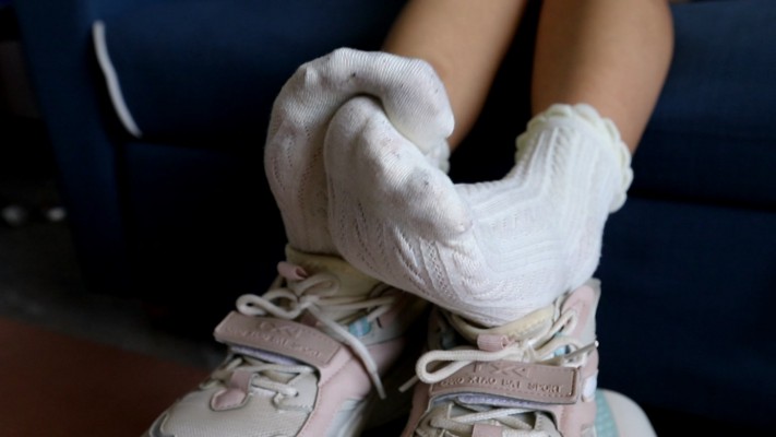 图片[19]-【珊瑚湾】Baby 秀运动鞋白袜脚底 少量跪舔-绳艺资料库