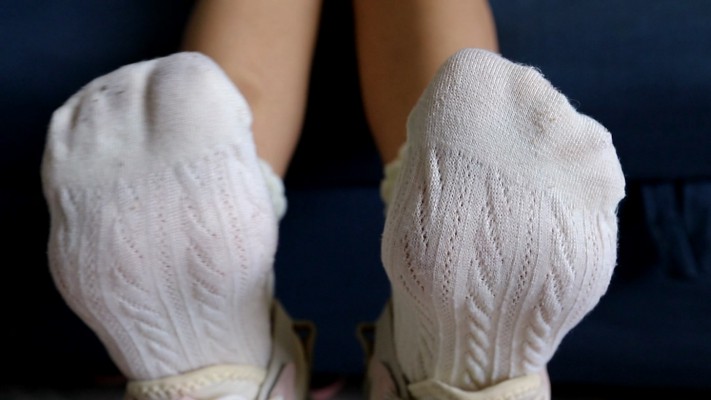图片[8]-【珊瑚湾】Baby 秀运动鞋白袜脚底 少量跪舔-绳艺资料库