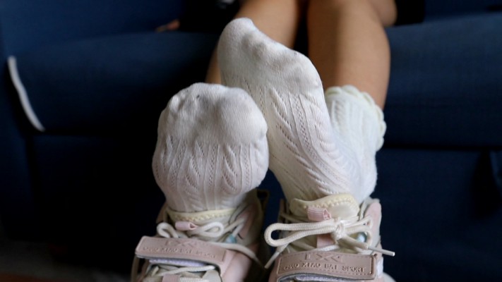 图片[11]-【珊瑚湾】Baby 秀运动鞋白袜脚底 少量跪舔-绳艺资料库
