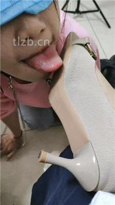 图片[11] - 【爱可呀】学姐舌头清洗各种鞋/脚喂食踩舌【完整版】 - 绳艺下载吧