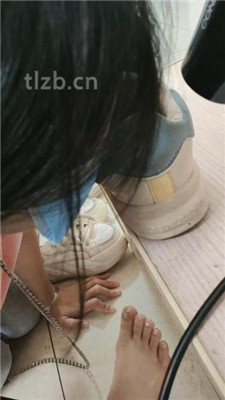 图片[12] - 【爱可呀】学姐舌头清洗各种鞋/脚喂食踩舌【完整版】 - 绳艺下载吧