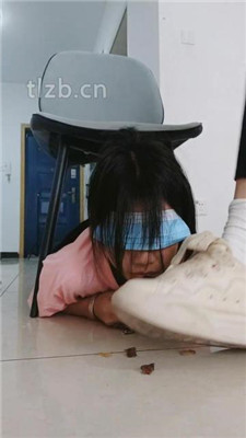 图片[20] - 【爱可呀】学姐舌头清洗各种鞋/脚喂食踩舌【完整版】 - 绳艺下载吧